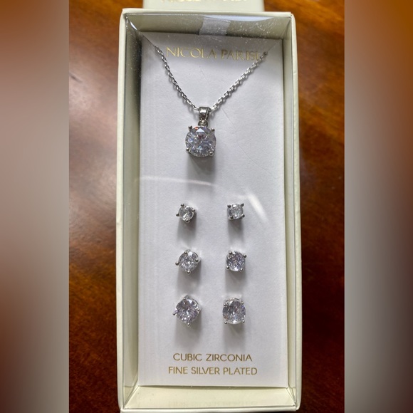 Nicola Parisi Cubic Zirconia Pendant and earrings - Picture 5 of 7